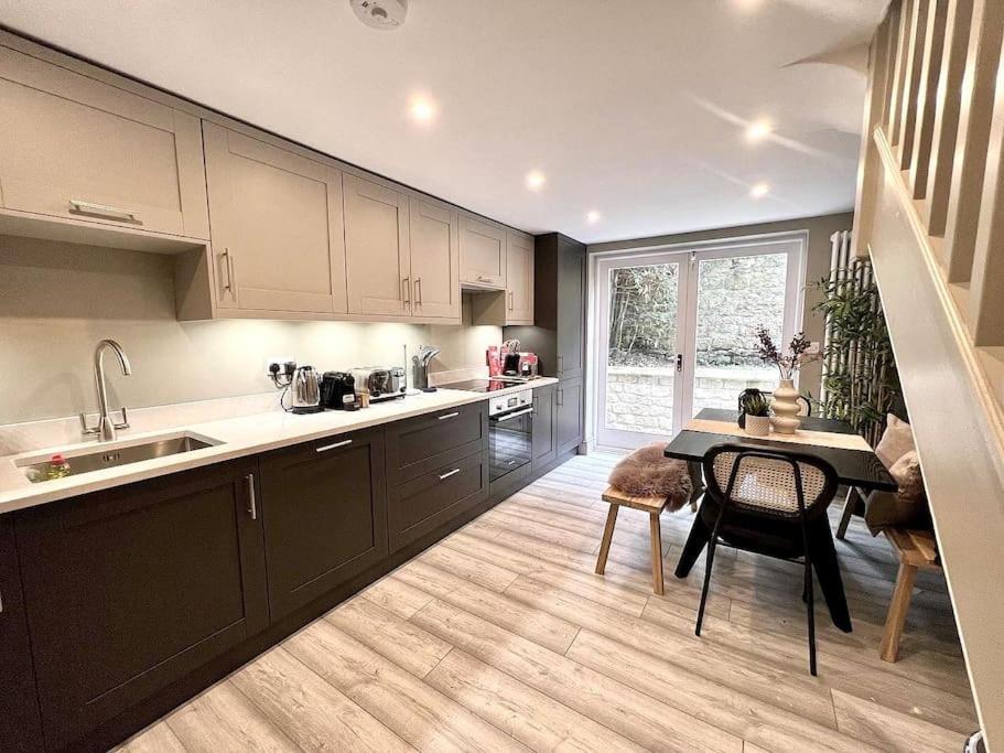 Fabulous Large Apartment In Great Location 바스 외부 사진